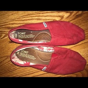 Red Women’s TOMS Size 8.5